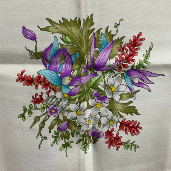 Gucci 100% Silk Floral Print Scarf - Picture 6 of 16
